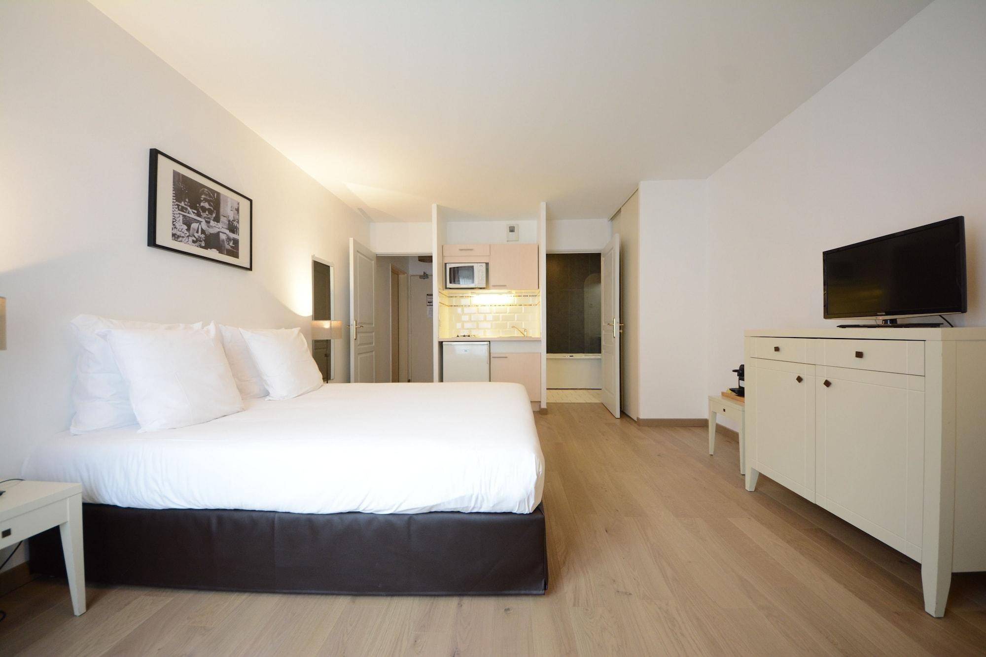 Hotel Cerise Шату Екстер'єр фото
