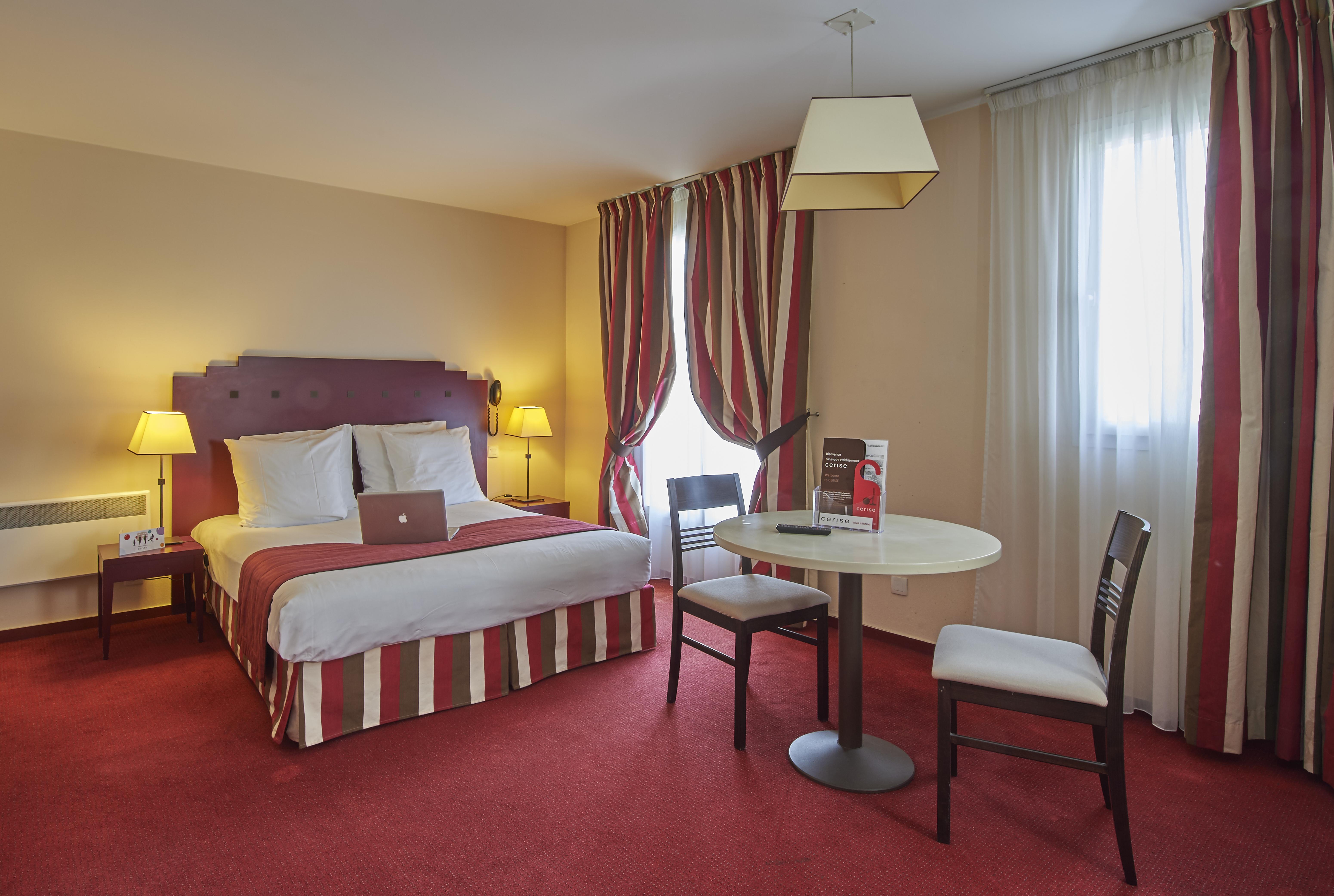 Hotel Cerise Шату Екстер'єр фото