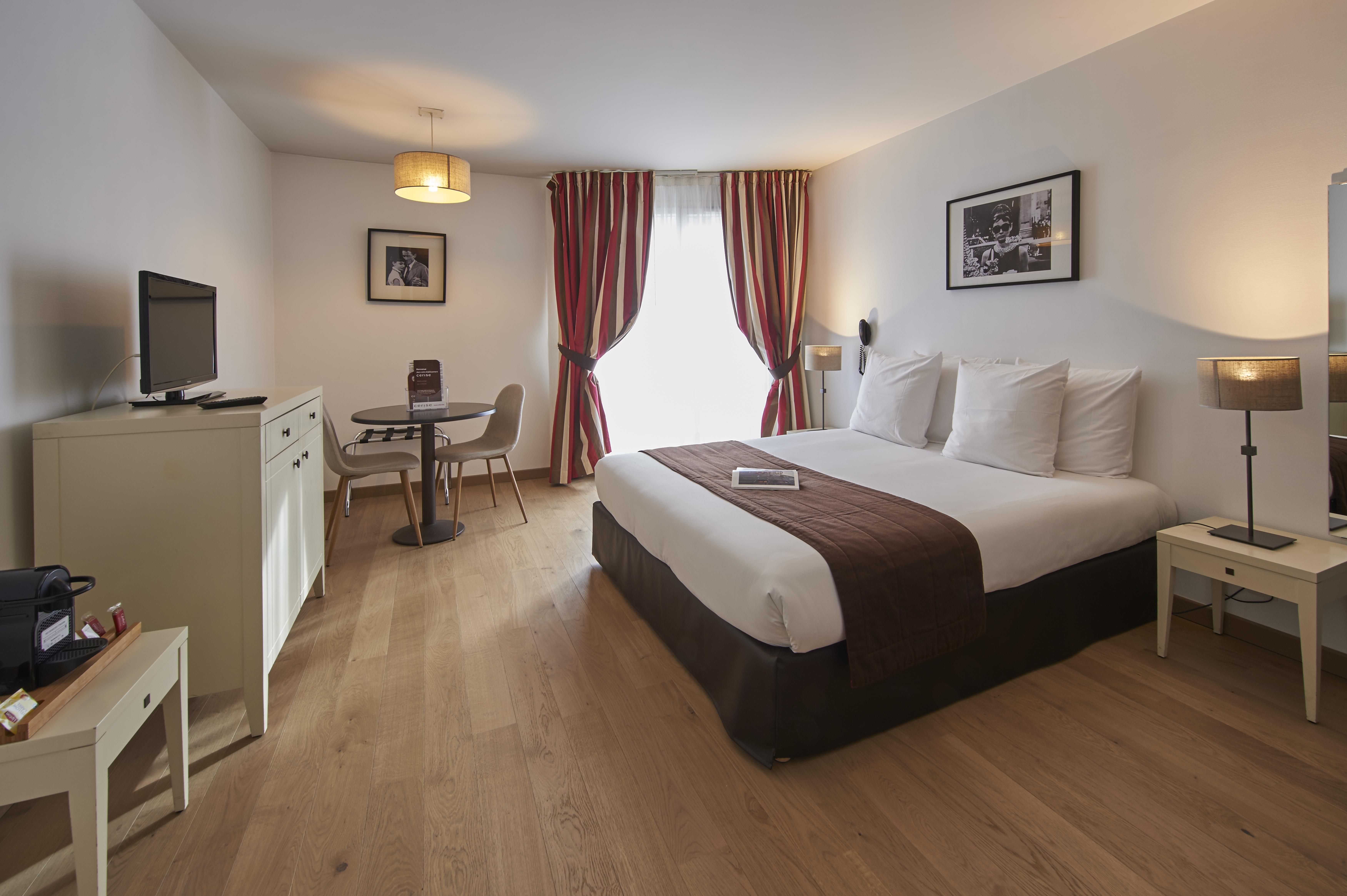Hotel Cerise Шату Екстер'єр фото