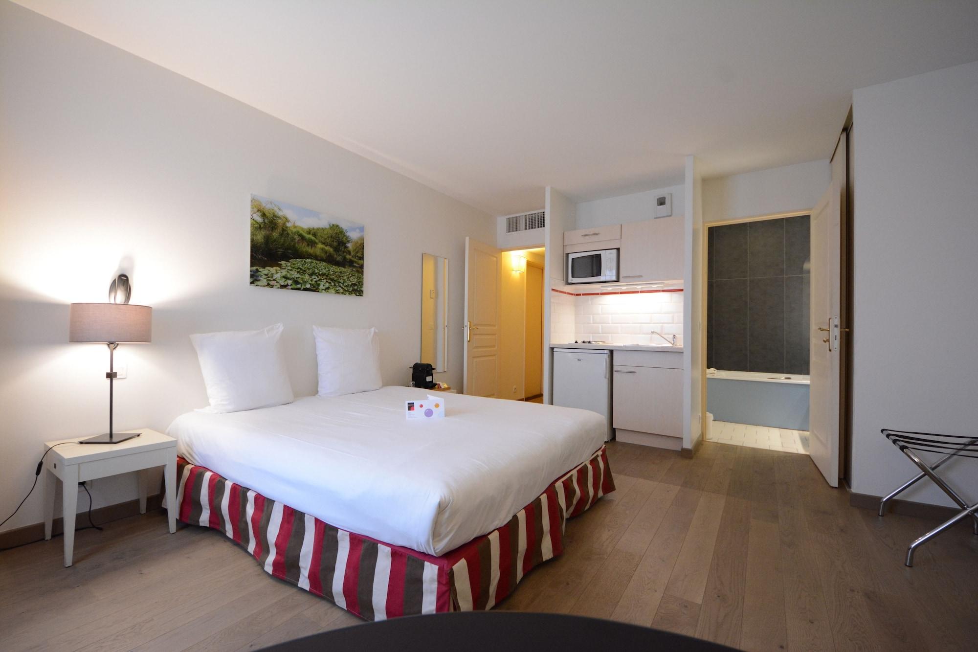 Hotel Cerise Шату Екстер'єр фото
