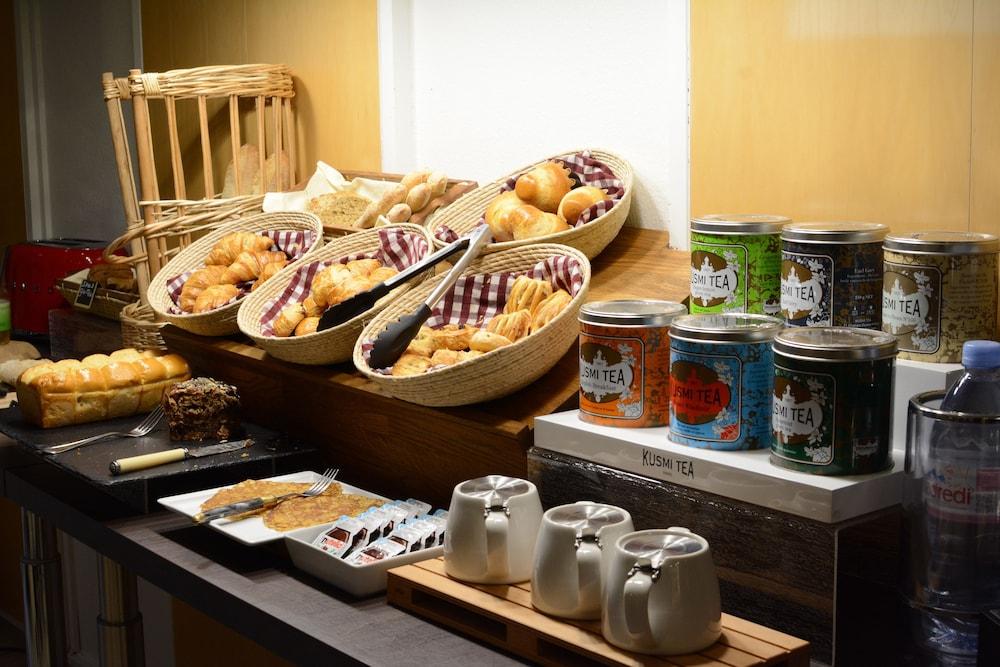 Hotel Cerise Шату Екстер'єр фото