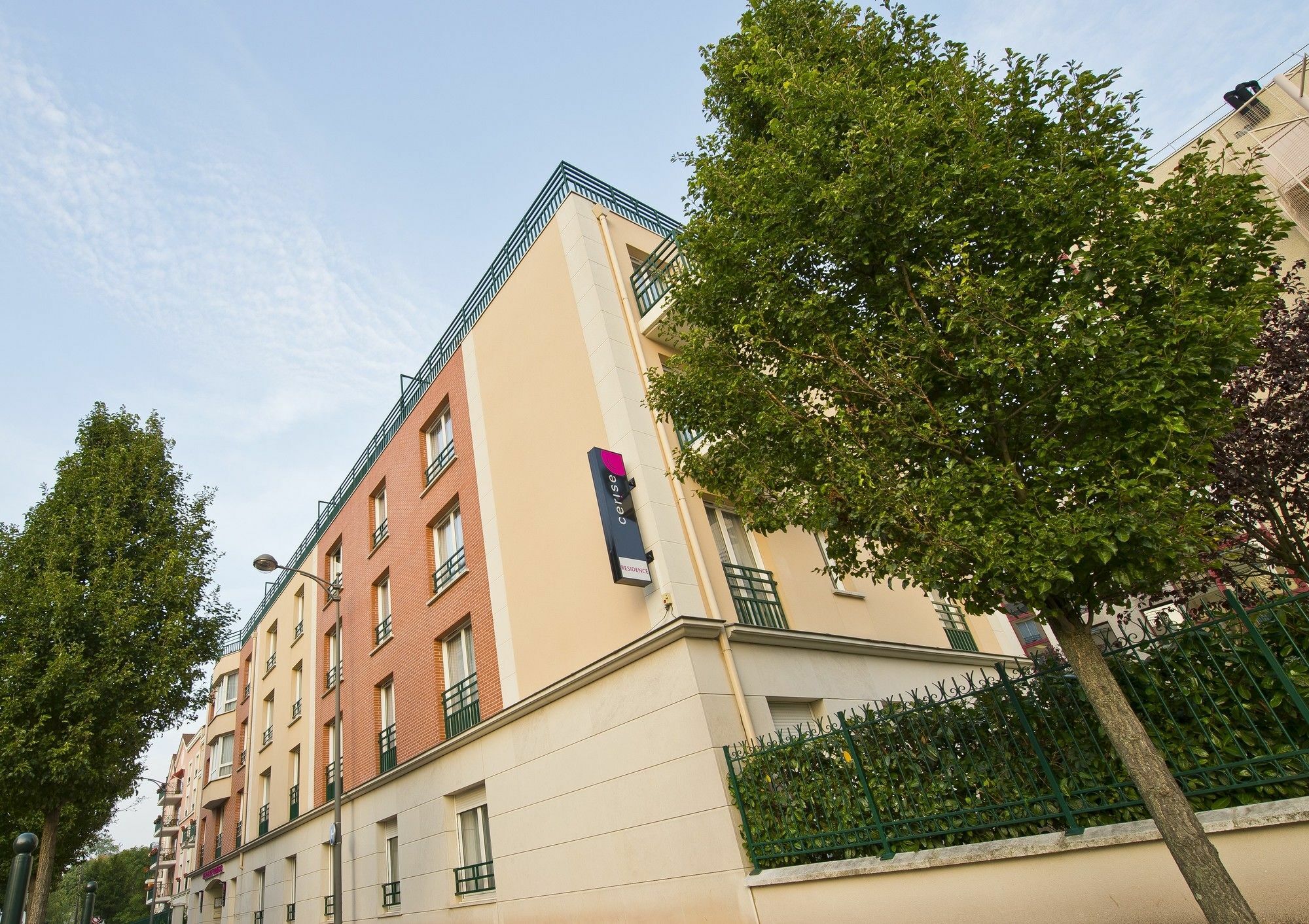 Hotel Cerise Шату Екстер'єр фото