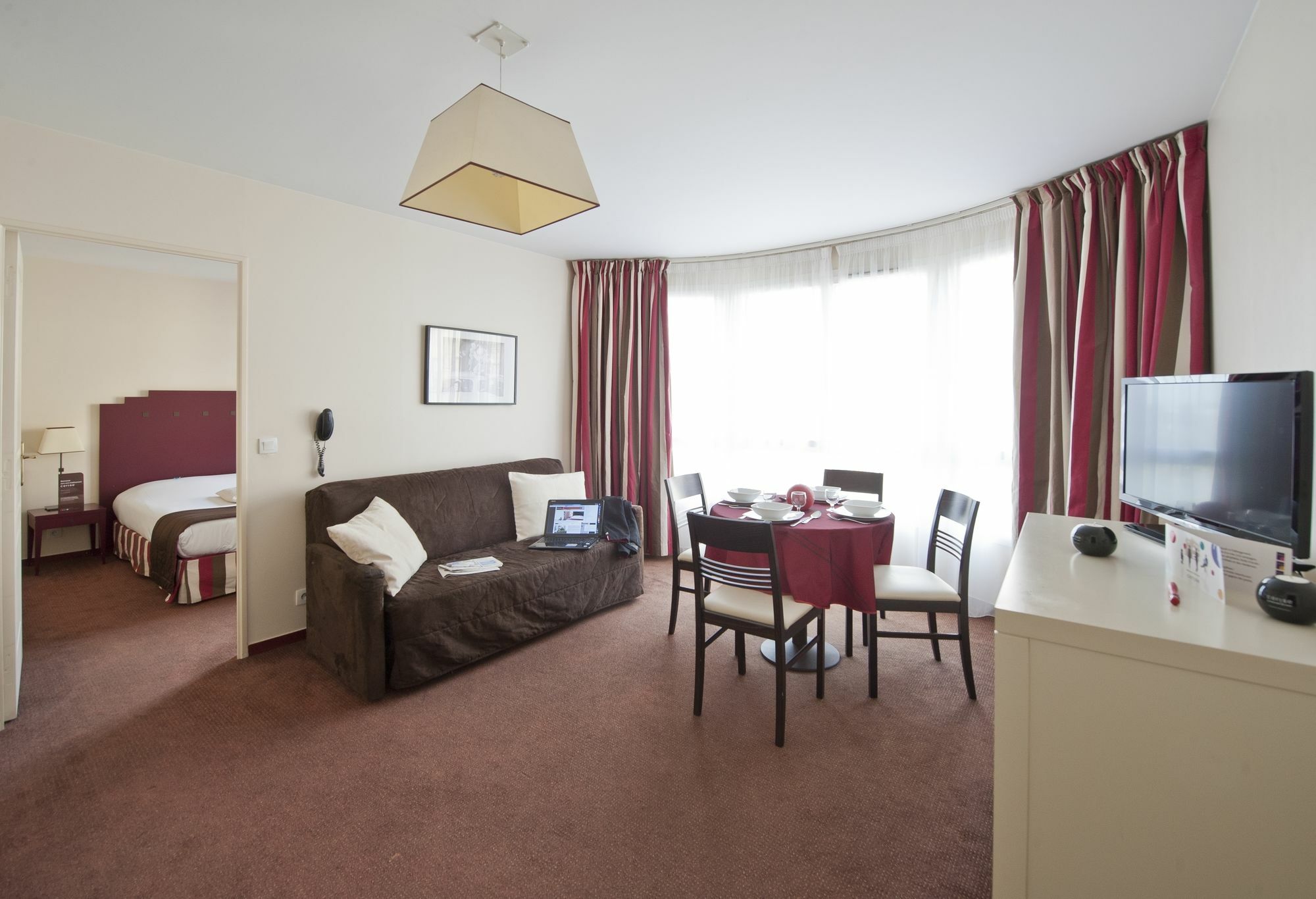 Hotel Cerise Шату Екстер'єр фото