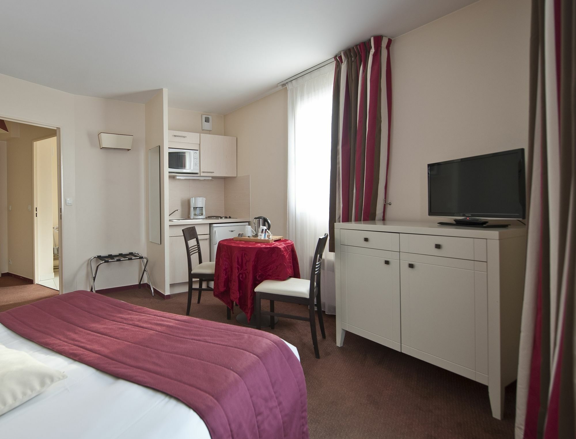Hotel Cerise Шату Екстер'єр фото